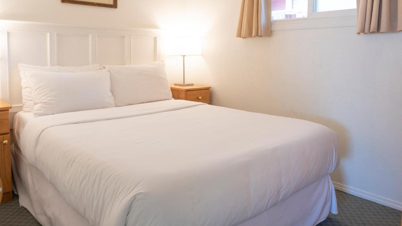 The Village Motel Naramata Εξωτερικό φωτογραφία